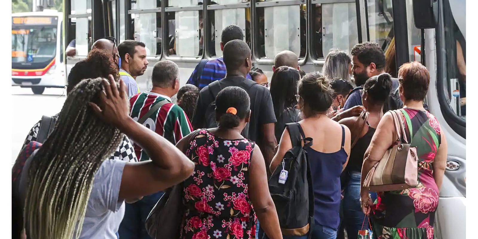 Número dos que procuram emprego há mais de 2 anos cai 17,8%, diz IBGE Número dos que procuram emprego há mais de 2 anos cai 17,8%, diz IBGE