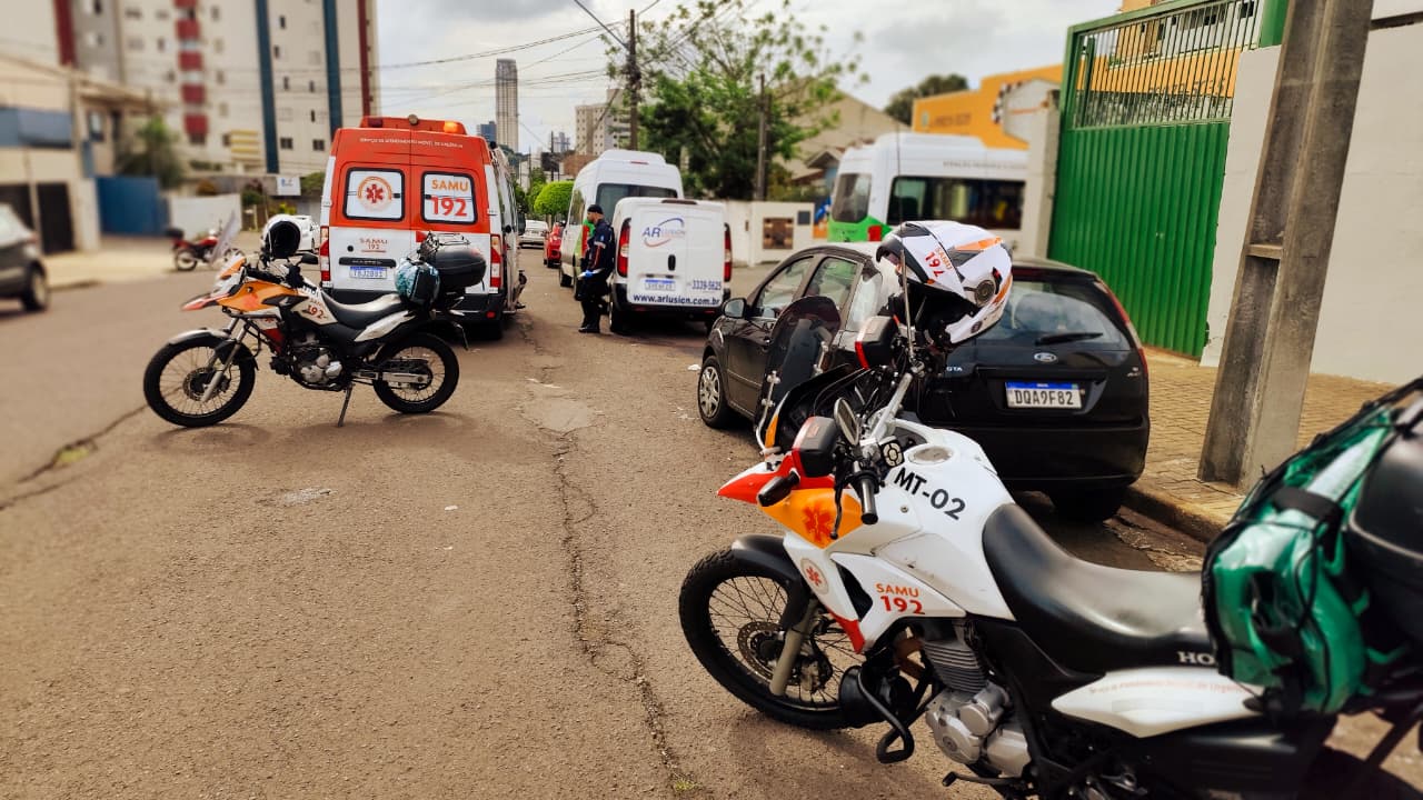 Jovem em surto mobiliza PM e Samu perto da Rodoviária de Cascavel Jovem em surto mobiliza PM e Samu perto da Rodoviária de Cascavel