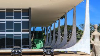 Moraes vota para tornar Eduardo Bolsonaro réu por tentar coagir STF