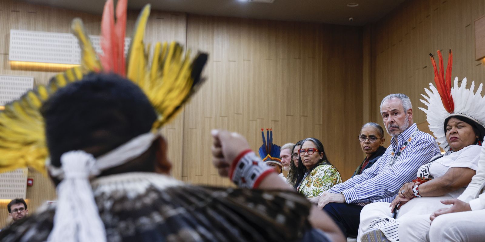 Após protesto, indígenas Munduruku são recebidos por presidente da COP Após protesto, indígenas Munduruku são recebidos por presidente da COP