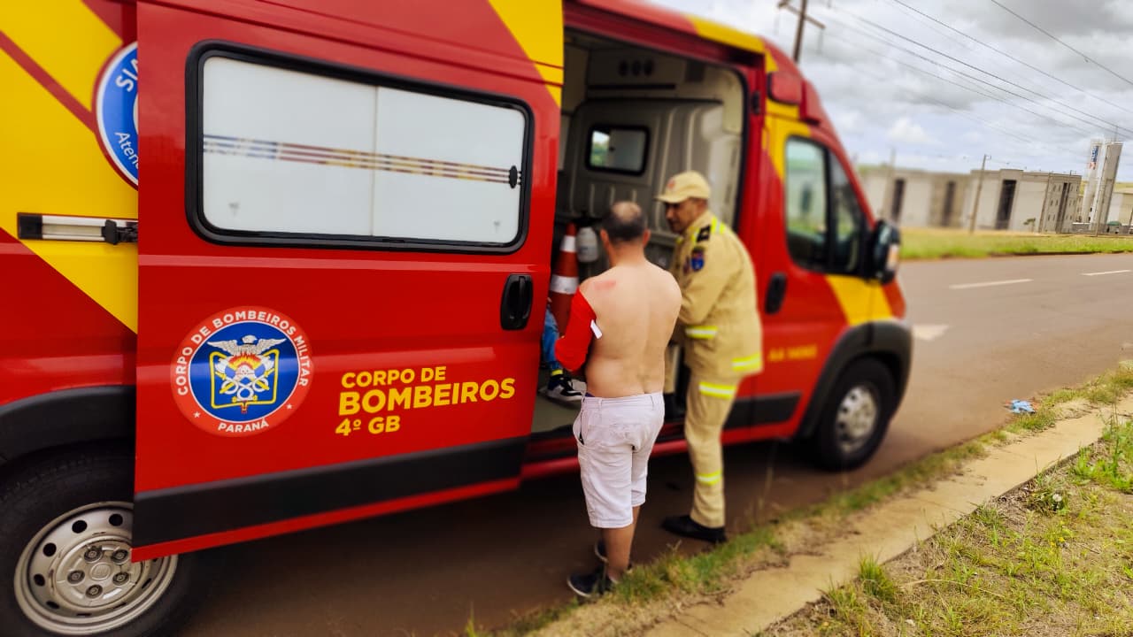 Homem e menino ficam feridos em acidente entre duas motos no Conjunto Riviera em Cascavel Homem e menino ficam feridos em acidente entre duas motos no Conjunto Riviera em Cascavel