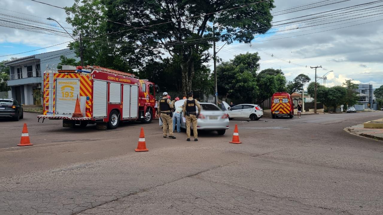 Pancada! Acidente na Rua Machado de Assis mobiliza Corpo de Bombeiros e Polícia Militar Pancada! Acidente na Rua Machado de Assis mobiliza Corpo de Bombeiros e Polícia Militar