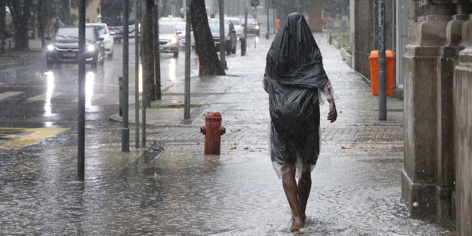 Defesa Civil alerta população para tempestade no Sul e Centro-Oeste Defesa Civil alerta população para tempestade no Sul e Centro-Oeste
