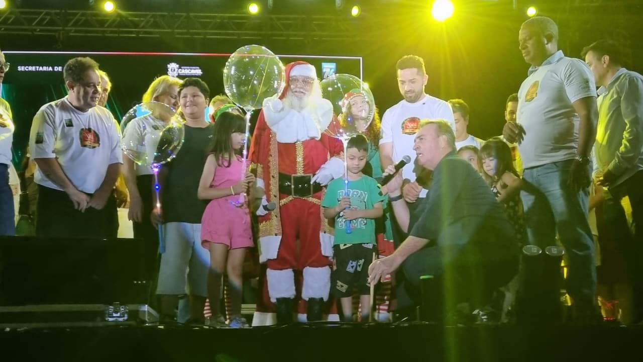 Noite de emoção e magia: Papai Noel chega em Cascavel Noite de emoção e magia: Papai Noel chega em Cascavel