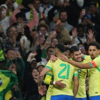 Imagem referente a Brasil joga bem e derrota Senegal por 2 a 0 no amistoso em Londres