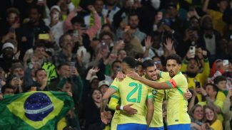 Brasil joga bem e derrota Senegal por 2 a 0 no amistoso em Londres Brasil joga bem e derrota Senegal por 2 a 0 no amistoso em Londres