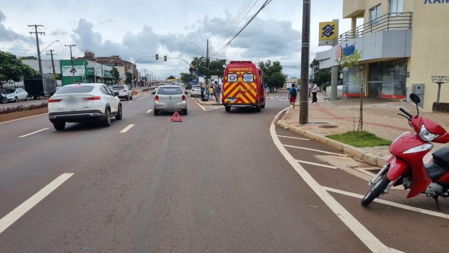 Acidente entre carro e moto deixa dois feridos no Bairro Maria Luiza