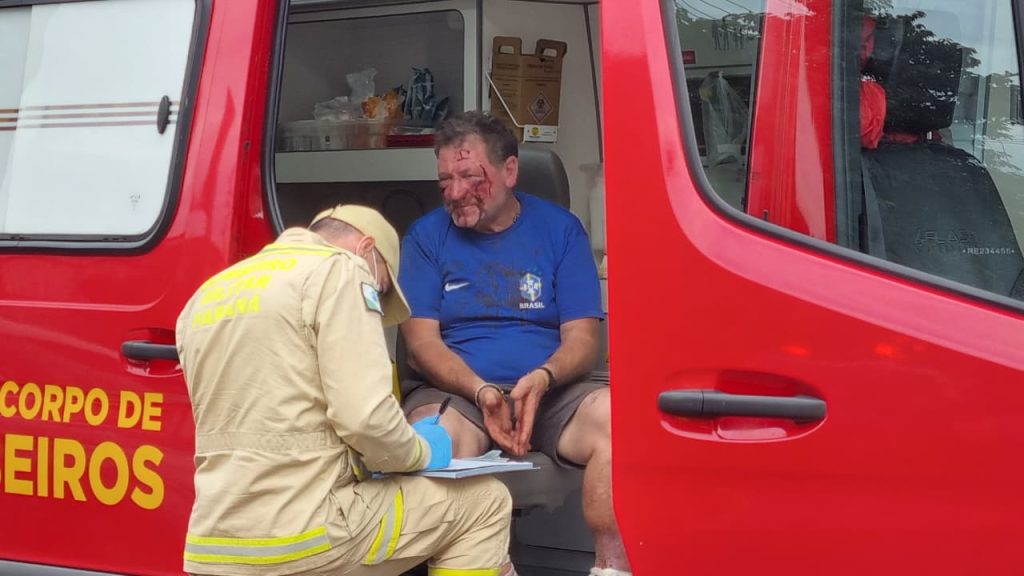 Suposta vítima ferida com arma branca é socorrida no Centro Suposta vítima ferida com arma branca é socorrida no Centro