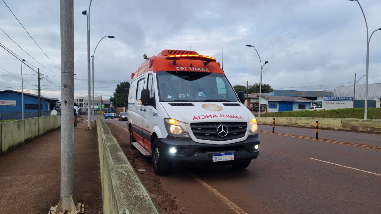Socorristas do Samu realizam salvamento no Viaduto da Avenida Rocha Pombo