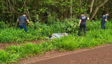 Padre é achado morto com sinais de esfaqueamento e agressões, enrolado em um tapete Imagem referente a Padre é achado morto com sinais de esfaqueamento e agressões, enrolado em um tapete