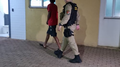 Adolescente de 14 anos denuncia investida do tio, e homem acaba detido pela PM