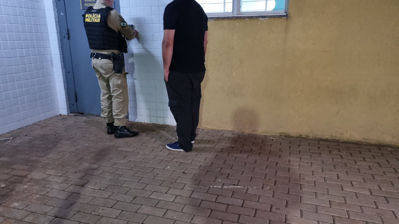 Mulher denuncia suposta agressão do marido e PM é acionada no bairro Universitário