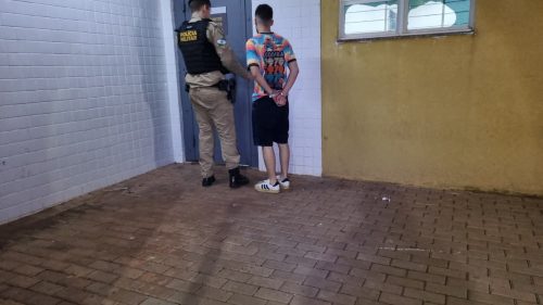 Motorista é abordado pela PM após passar em alta velocidade no Parque Verde Imagem referente a Motorista é abordado pela PM após passar em alta velocidade no Parque Verde