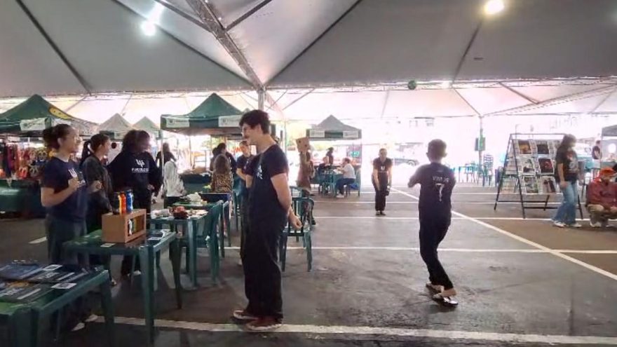 Feira do Teatro anima manhã de domingo em Cascavel