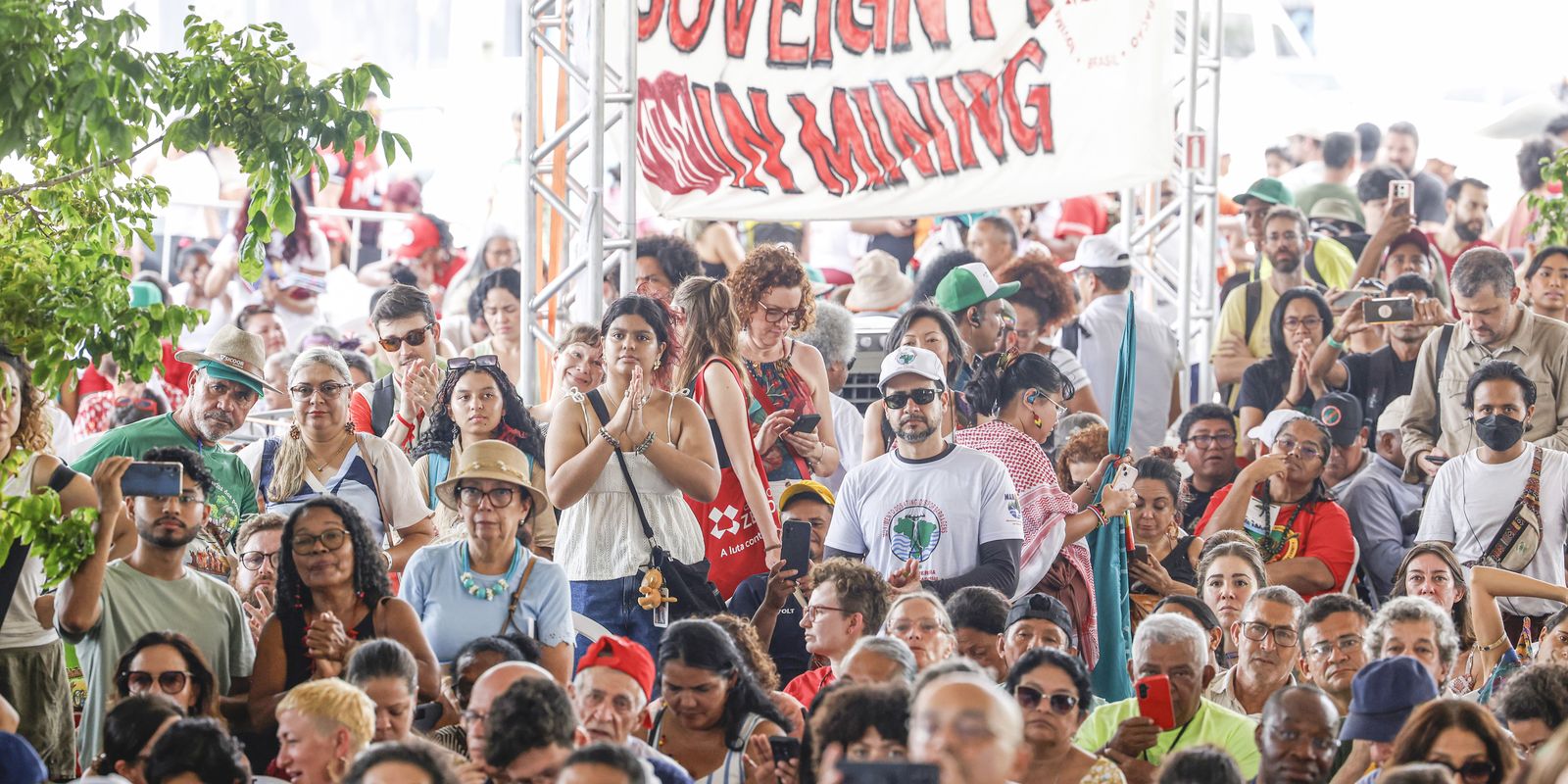 Cúpula dos Povos repudia falsas soluções e critica modelo capitalista Cúpula dos Povos repudia falsas soluções e critica modelo capitalista