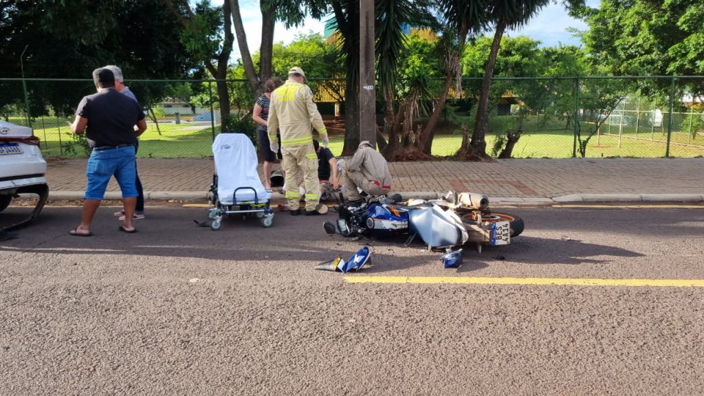 Motociclista fica ferido após colisão com carro no Parque dos Ipês Motociclista fica ferido após colisão com carro no Parque dos Ipês