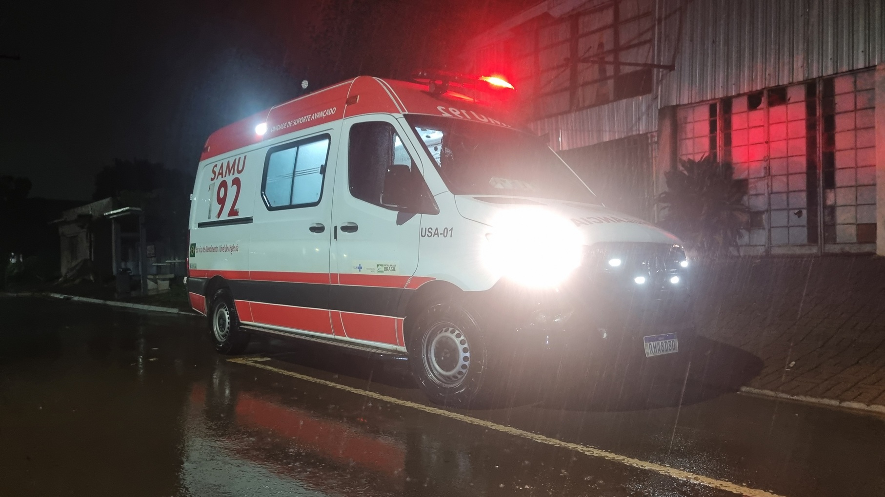 Homem sofre corte no braço é com sangramento arterial e socorrido pelo SAMU Homem sofre corte no braço é com sangramento arterial e socorrido pelo SAMU