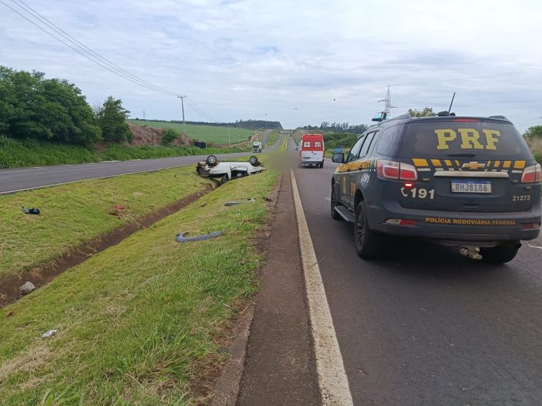 Idoso sem cinto e com CNH vencida morre ao ser lançado de carro na BR-376 Idoso sem cinto e com CNH vencida morre ao ser lançado de carro na BR-376