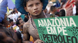 Em marcha global, indígenas cobram punição por morte de Guarani Kaiowá Em marcha global, indígenas cobram punição por morte de Guarani Kaiowá