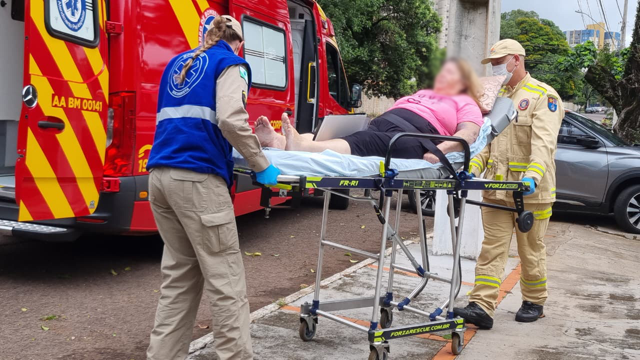 Mulher de 63 anos fica ferida após queda em residência no Centro de Cascavel Mulher de 63 anos fica ferida após queda em residência no Centro de Cascavel