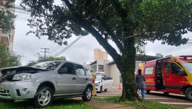 Ecosport e HB20 se envolvem em colisão no Centro de Cascavel Imagem referente a Ecosport e HB20 se envolvem em colisão no Centro de Cascavel