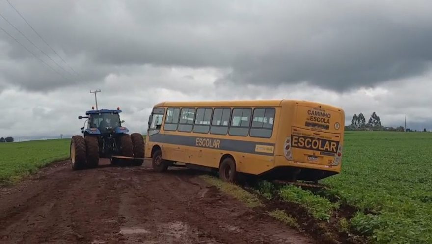 Moradores do São Francisco sofrem com lama, apagão e descaso em Cascavel