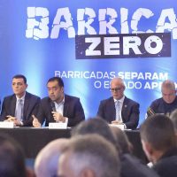 Governo fluminense anuncia plano para remover barricadas em 12 cidades Imagem referente a Governo fluminense anuncia plano para remover barricadas em 12 cidades