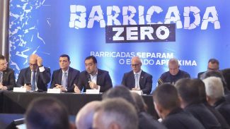 Governo fluminense anuncia plano para remover barricadas em 12 cidades Governo fluminense anuncia plano para remover barricadas em 12 cidades