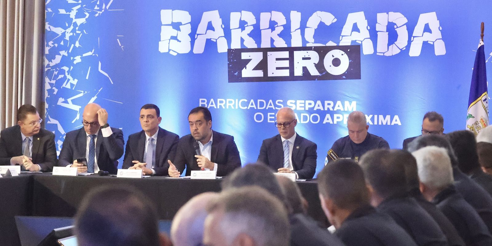 Governo fluminense anuncia plano para remover barricadas em 12 cidades Governo fluminense anuncia plano para remover barricadas em 12 cidades
