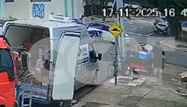 Veja: Câmera mostra momento da batida entre carro e moto no centro de Cascavel Imagem referente a Veja: Câmera mostra momento da batida entre carro e moto no centro de Cascavel