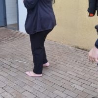 Mulher é detida ao desacatar GM em tumulto com facas no Terminal Leste Imagem referente a Mulher é detida ao desacatar GM em tumulto com facas no Terminal Leste