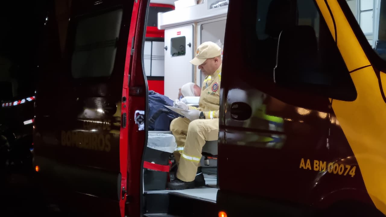 Idoso de 70 anos é socorrido pelo Siate no Centro Idoso de 70 anos é socorrido pelo Siate no Centro
