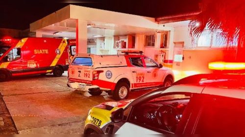 Duas caminhonetes recuperadas e suspeito baleado