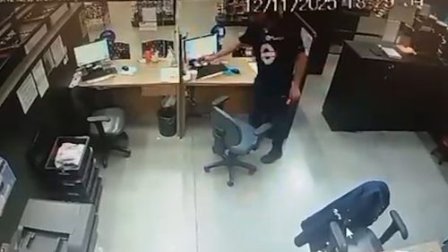 Homem é preso após colocar sêmen no sorvete da colega de trabalho