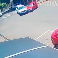Imagem referente a Câmera registra colisão entre Uno e Oroch no Centro de Cascavel