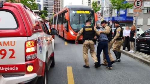 Mulher recém-chegada a Curitiba morre ao atravessar canaleta de ônibus