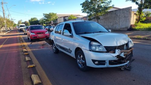 Acidente em Avenida Tito Muffato envolve três veículos