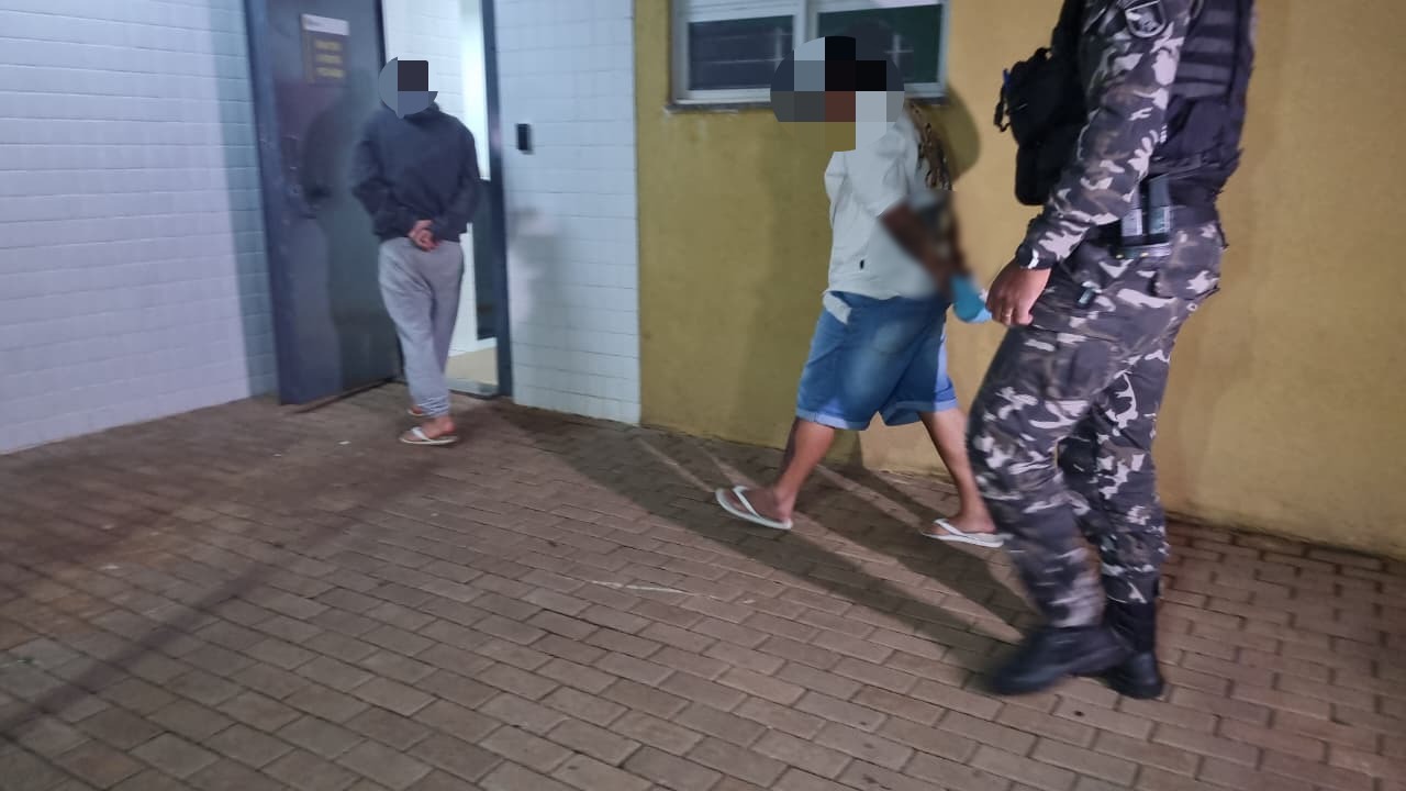 Choque detém dupla e apreende drogas em ação contra o tráfico no Bairro Brasília