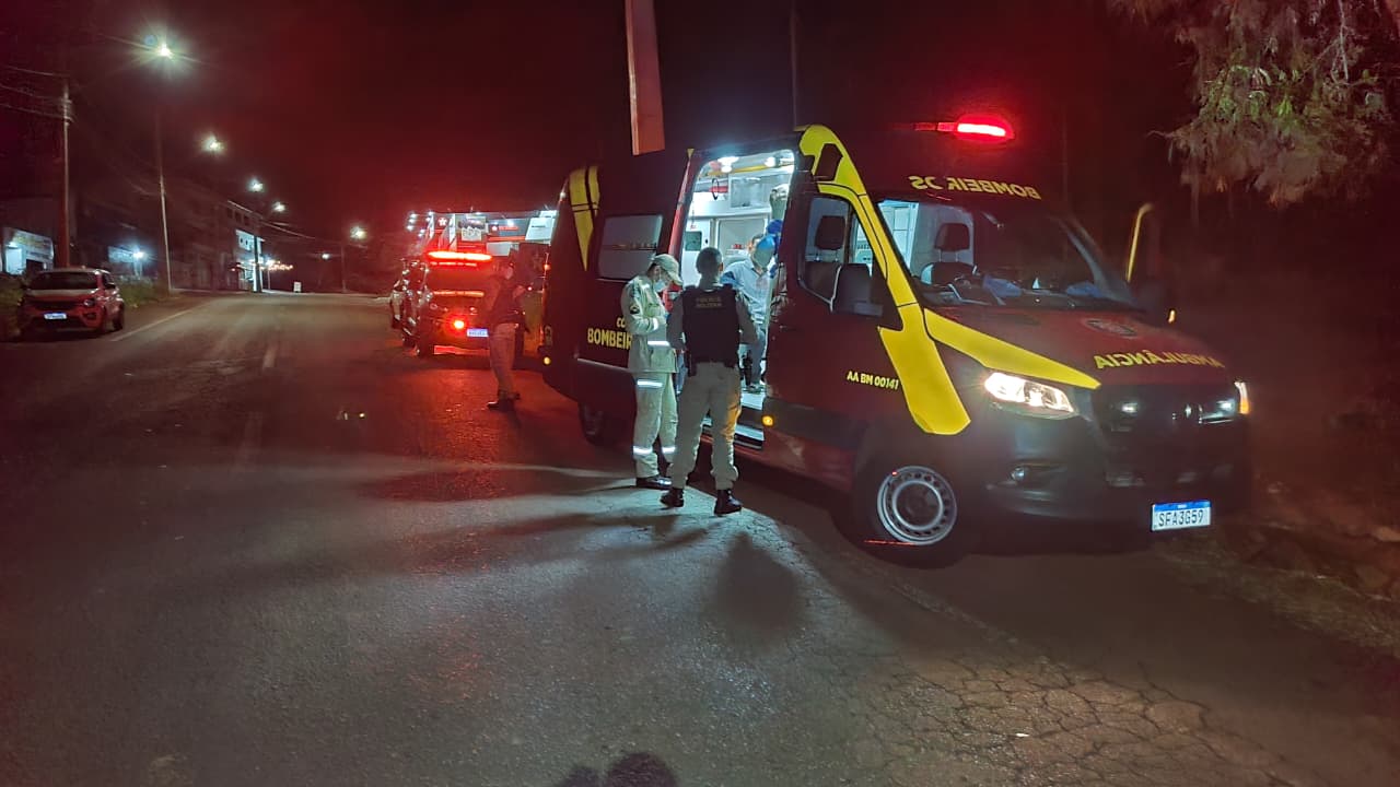 Homem é agredido com paulada na cabeça e socorrido pelo Siate na Rua Europa