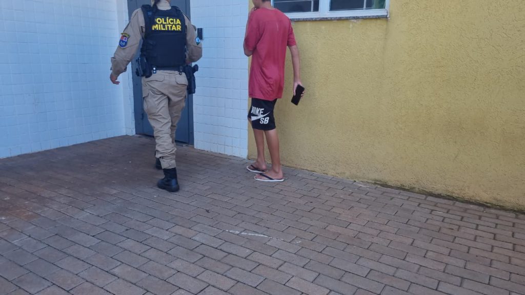 Riviera: Garoto de 16 anos bate na mãe e vai parar na delegacia