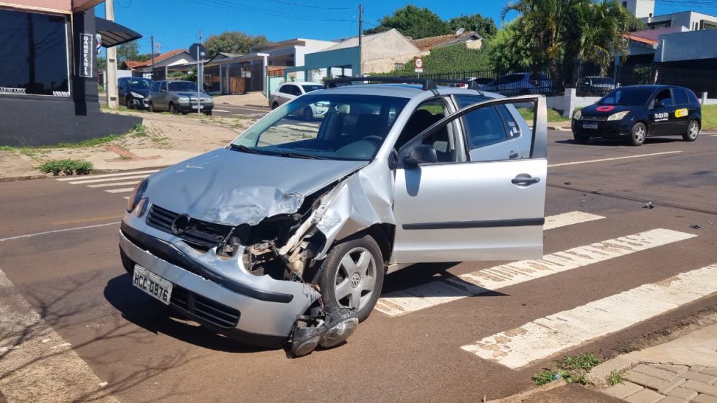 “Motorista da caminhonete bateu e fugiu”, diz motorista de carro envolvido em colisão no Periolo em Cascavel