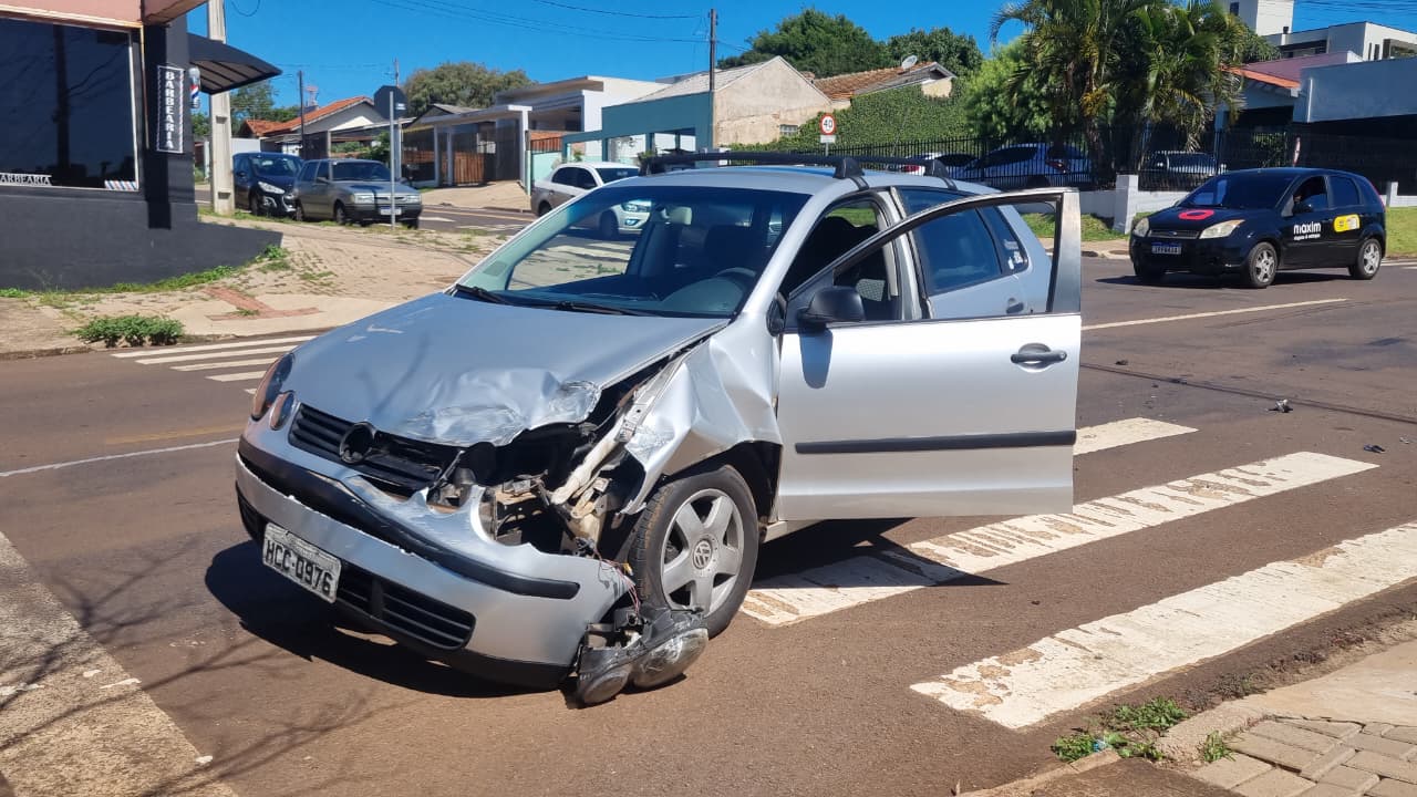 “Motorista da caminhonete bateu e fugiu”, diz motorista de carro envolvido em colisão no Periolo em Cascavel