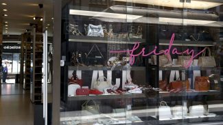 Black Friday deve movimentar R$ 5,4 bilhões no comércio do país Black Friday deve movimentar R$ 5,4 bilhões no comércio do país