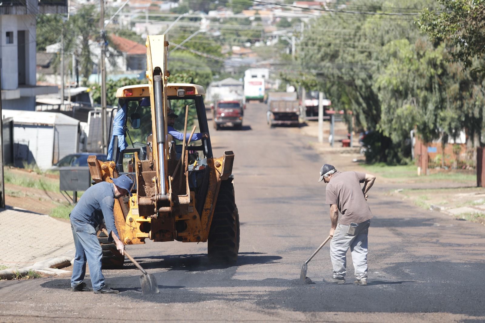 Prefeitura utiliza 200 toneladas de massa asfáltica e avança com operação tapa-buracos em ruas de Cascavel