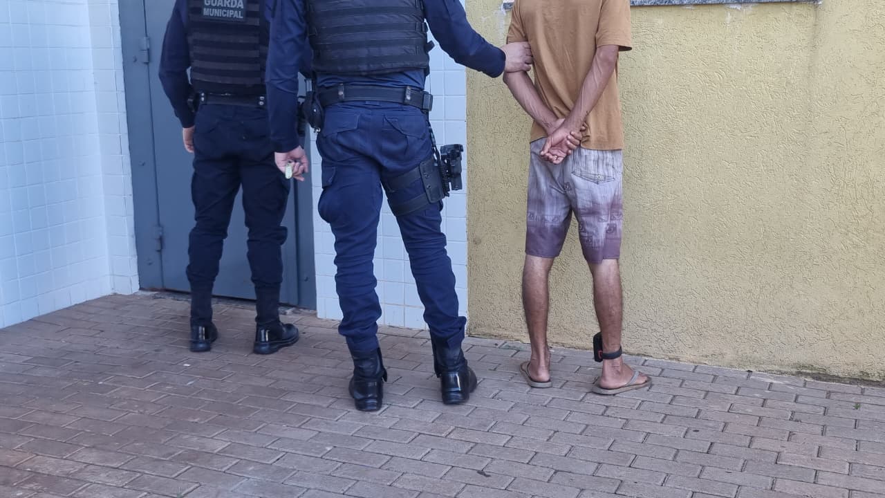 Homem de 29 anos é detido com mandado de prisão vigente