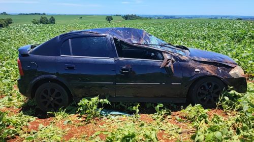 Mulher de 42 anos perde controle e capota veículo na PR-474