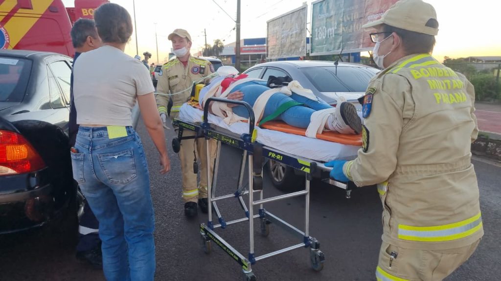 Jovem em patinete sofre TCE moderado após ser atropelada na Avenida Tancredo Neves