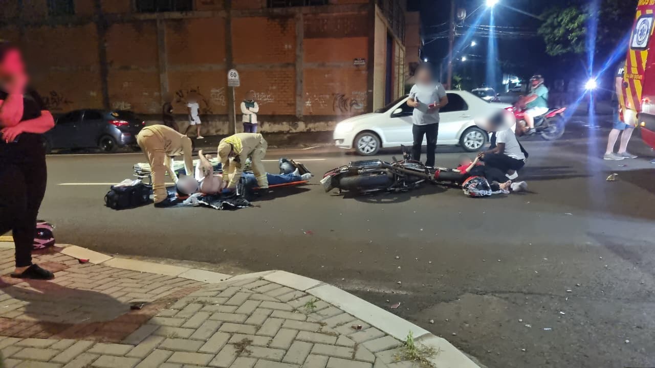 Acidente de trânsito deixa duas pessoas feridas no Centro de Cascavel
