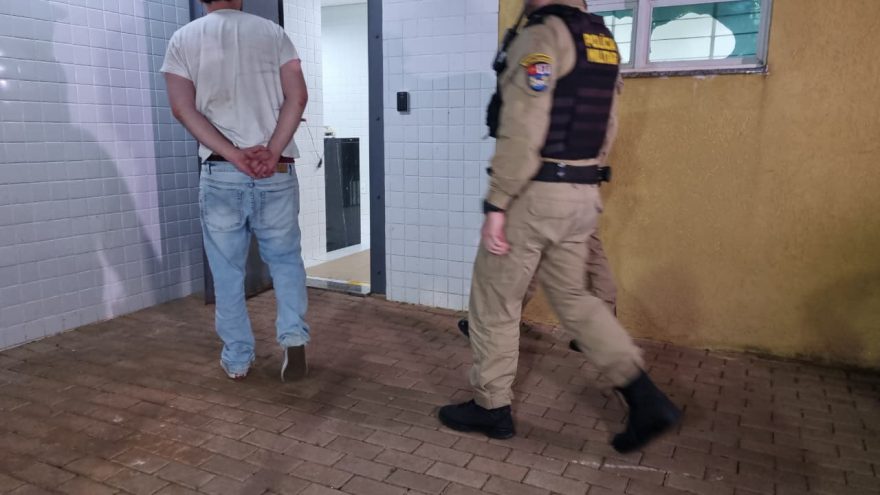 Motorista que tentou fugir após acidente no Centro estava embriagado