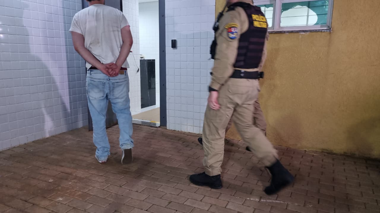 Motorista que tentou fugir após acidente no Centro estava embriagado